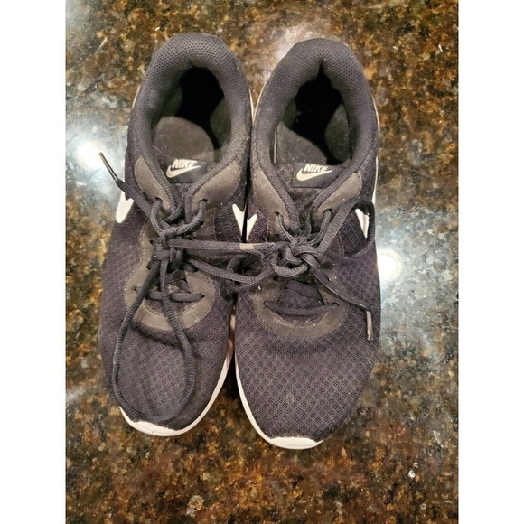 Nike Tanjun Women's Black Running Shoes Size 8 - Picture 5 of 8